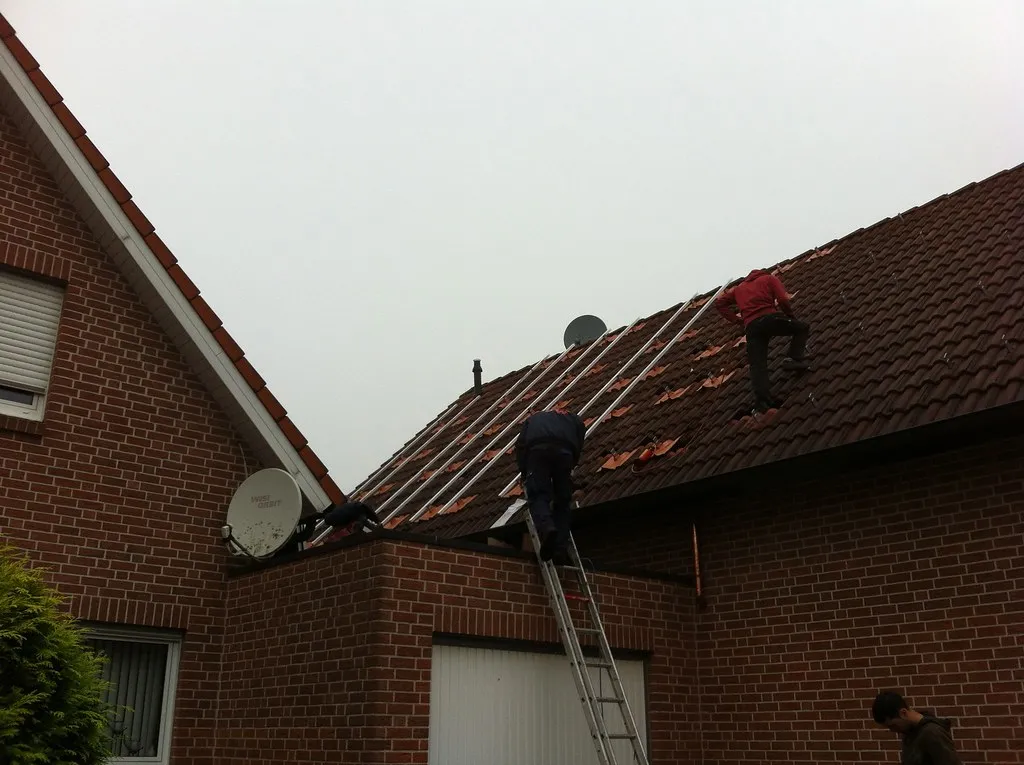Montageschienen für Solarmodule auf einer Unterkonstruktion
